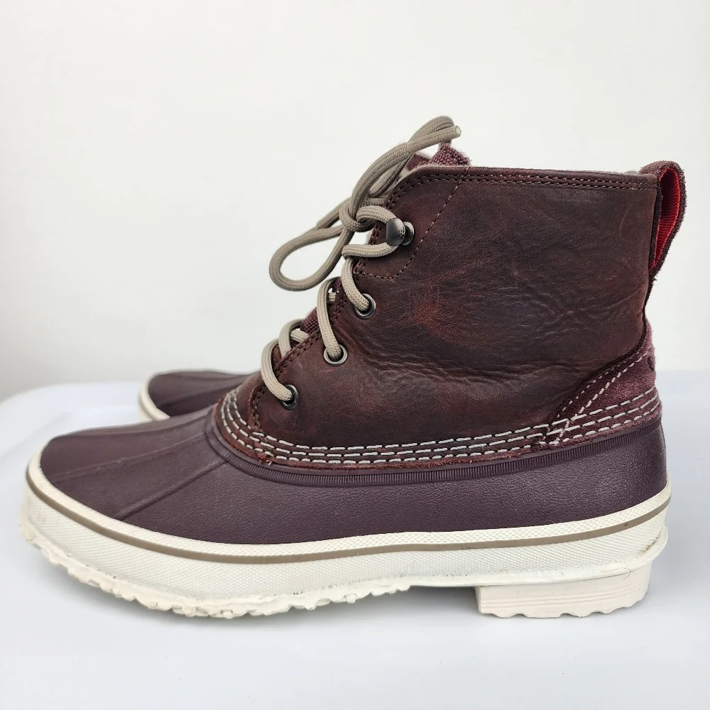UGG Waterproof Leather Duck Boot Burgundy Men Size 7.5